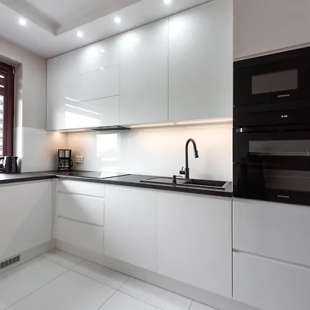 Royal Deluxe 2 6 Persons Aquapark Down Town קרקוב