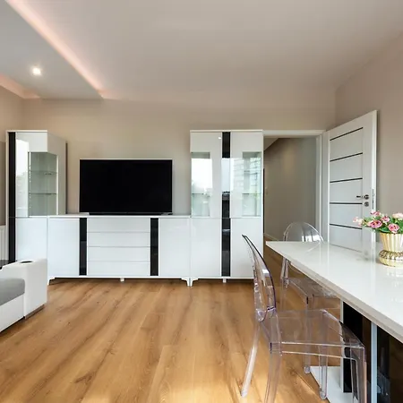 Royal Deluxe 2 6 Persons Aquapark Down Town