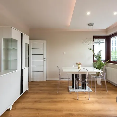 Royal Deluxe 2 6 Persons Aquapark Down Town Krakkó