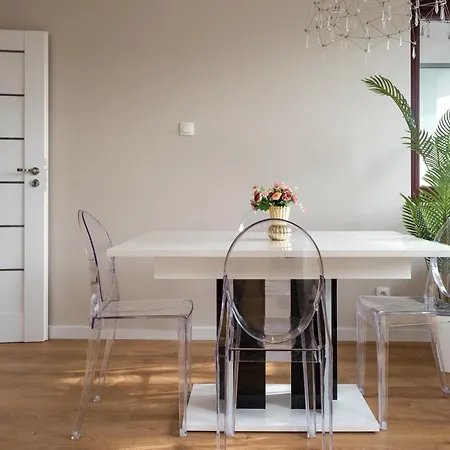 Royal Deluxe 2 6 Persons Aquapark Down Town Krakkó