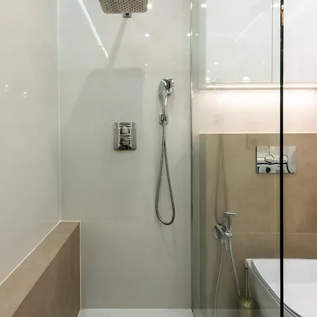 Royal Deluxe 2 6 Persons Aquapark Down Town Krakkó