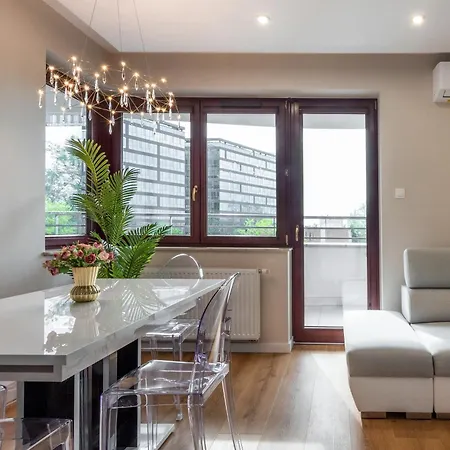 Royal Deluxe 2 6 Persons Aquapark Down Town Krakkó